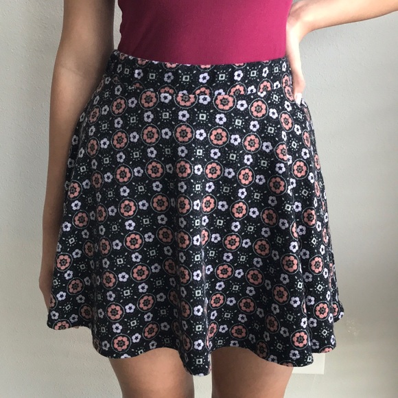 Black floral Circle Skirt - Picture 3 of 3